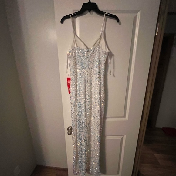 B. Smart Elegant Cream Comforter - Picture 4 of 6